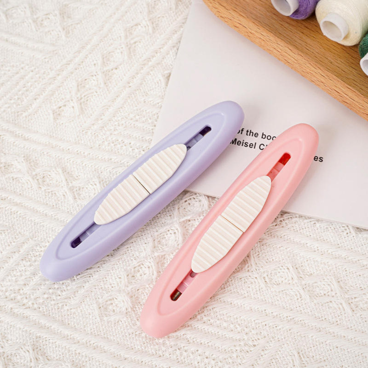 2-in-1 Retractable Seam Ripper + Needle Threader Tool